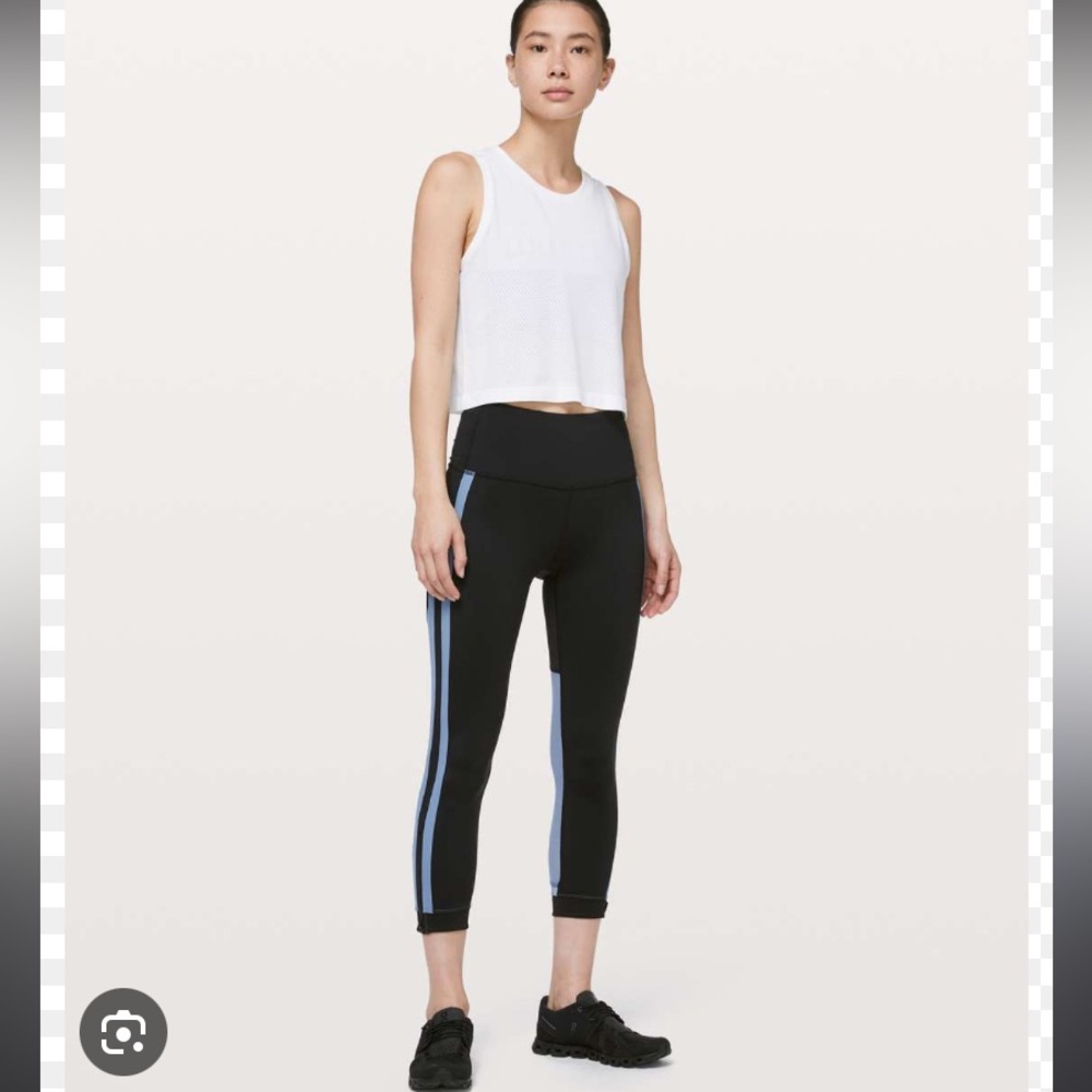 Lululemon zip the line crop leggings|Size 4| Black and blue